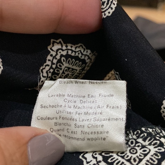 Anne Klein Black and White Print Blouse Button down Long Sleeve Flowy Material - Picture 10 of 10